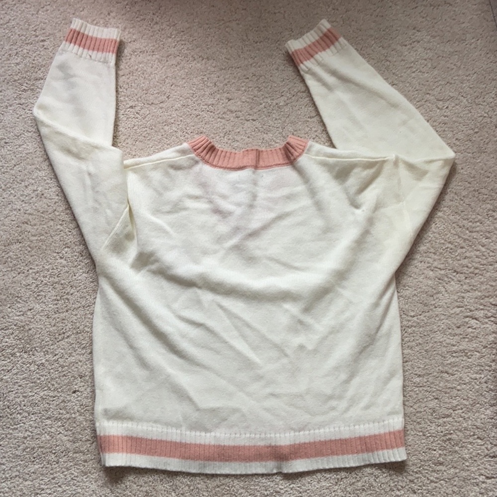 embroidered peach v neck sweater - Picture 7 of 7